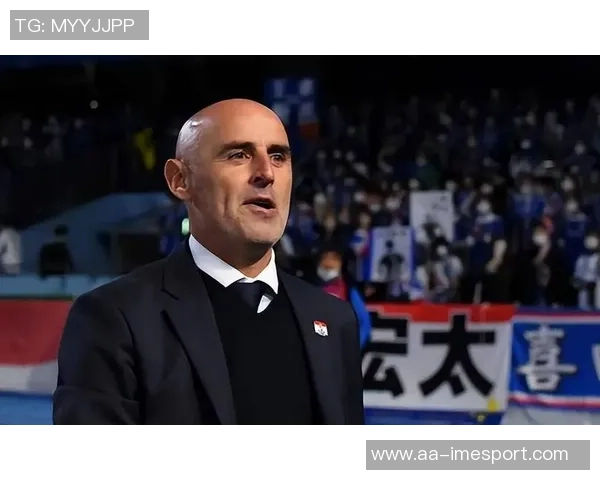 海港队在主教练穆斯卡特的带领下全力备战重返赛场迎接新挑战